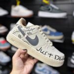 Nike Air Force Logan Silk Bege