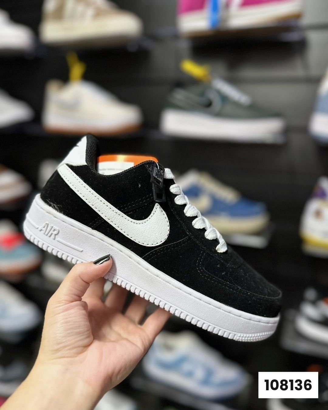 Nike Air Force Preto e Branco Camurça