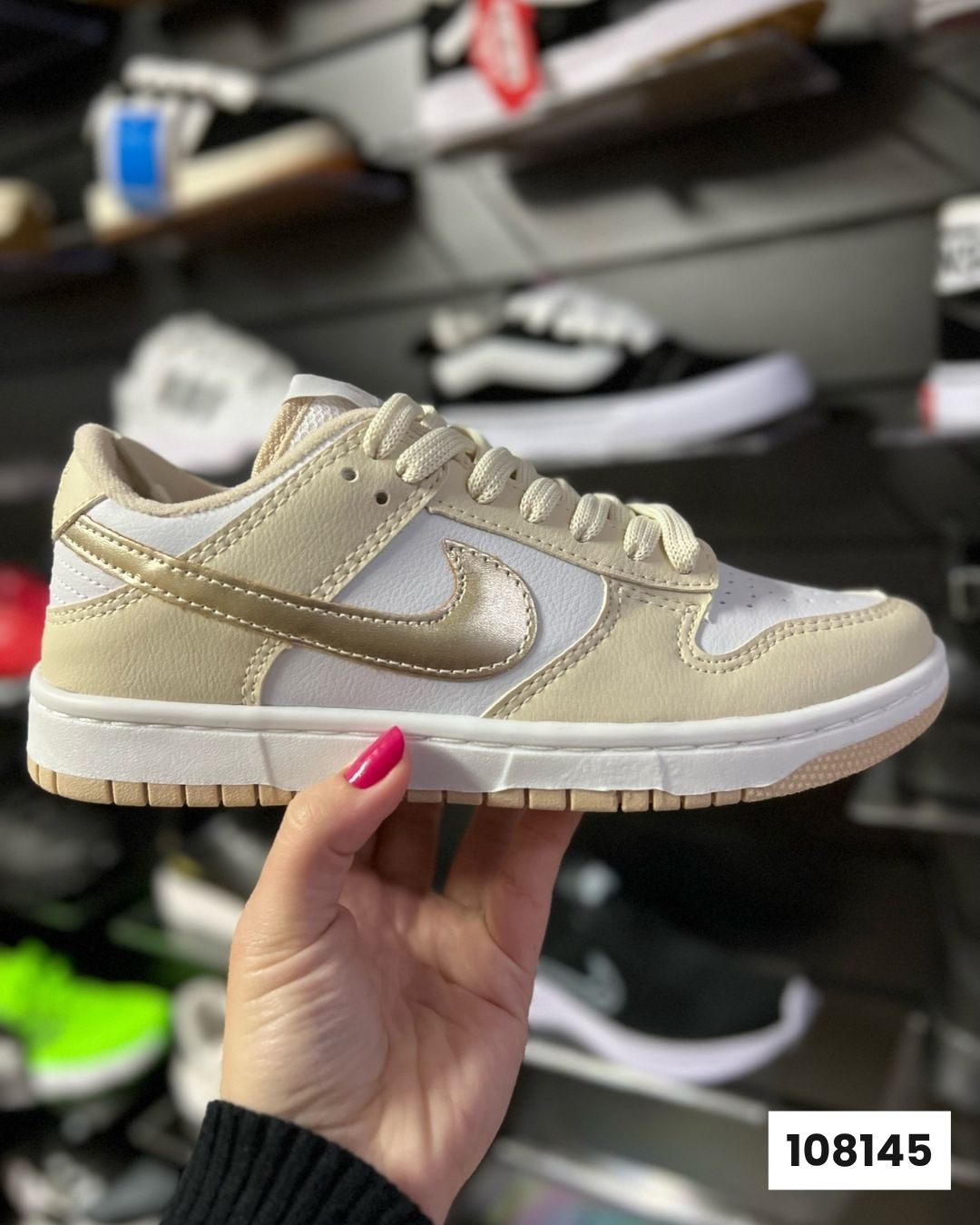 Nike Dunk Bege Branco Dourado