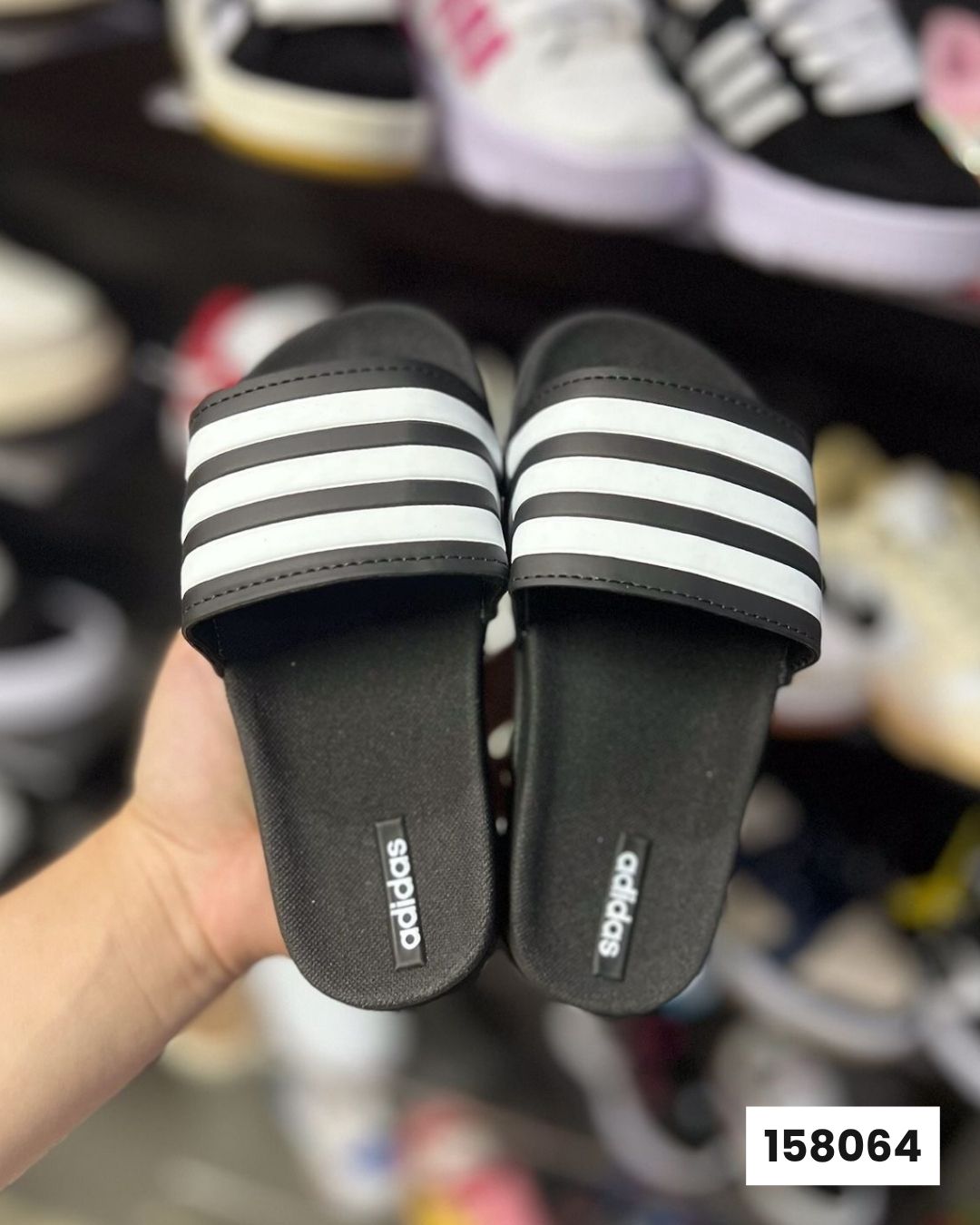 Chinelo Slide Adidas Preto e Branco Infantil